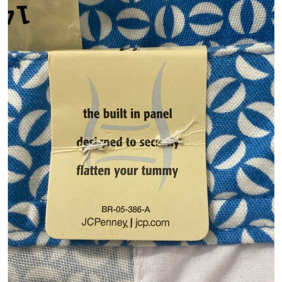 NWT Blue White Geometric Print Stretch Capri Pants Size 14 St. John Bay Casual - Picture 6 of 8